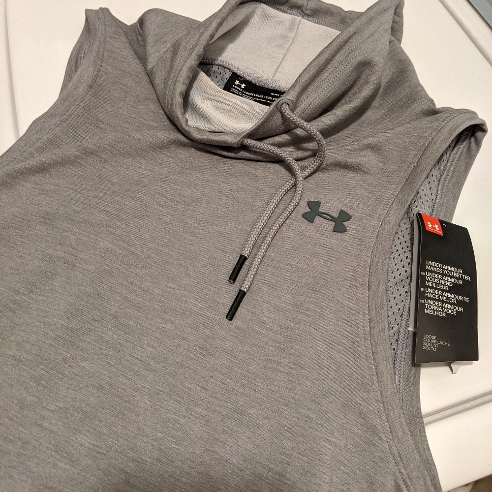 NWT UA Fleece Crop - Picture 11 of 12